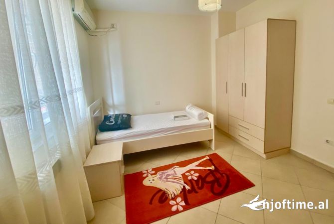 Shtepi me qera Apartament ne Tirane, 3+1, Mobilimi E mobiluar, Pagesa 1,100  Euro.
