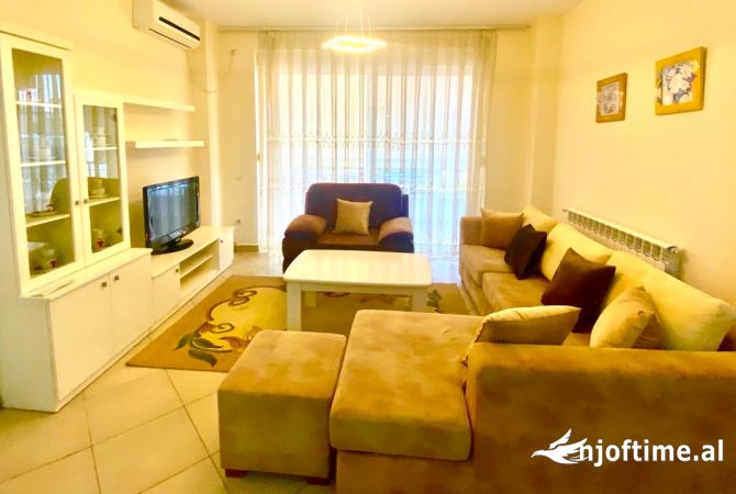 Shtepi me qera Apartament ne Tirane, 3+1, Mobilimi E mobiluar, Pagesa 1,100  Euro.