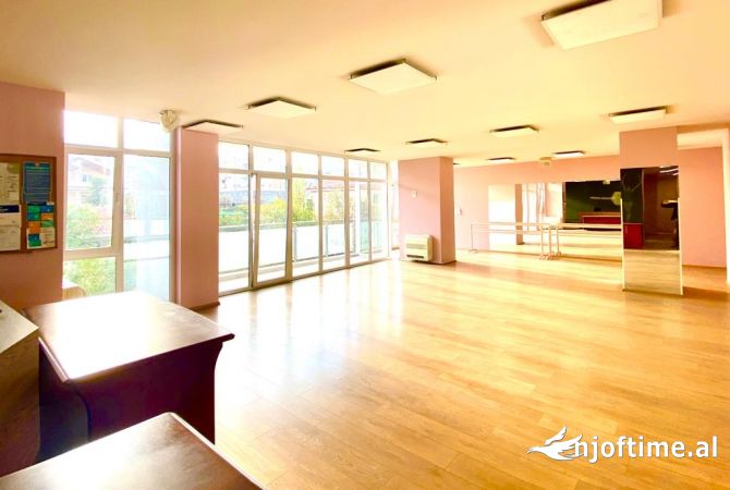 Ambient( palester) per qira, Komuna e Parisit