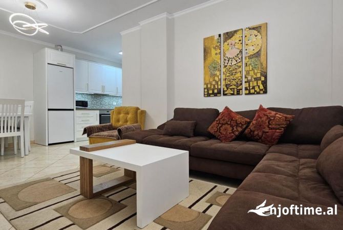 Shtepi me qera 2+1 ne Tirane - 700 Euro