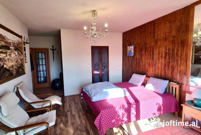 Shtepi ne shitje Apartament ne Tirane, 2+1, Mobilimi E mobiluar, Pagesa 190,000  Euro.