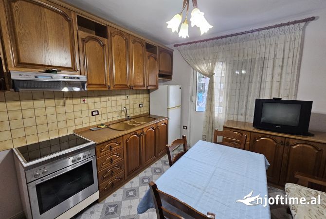 Shtepi me qera Apartament ne Tirane, 2+1, Mobilimi E mobiluar, Pagesa 500  Euro.