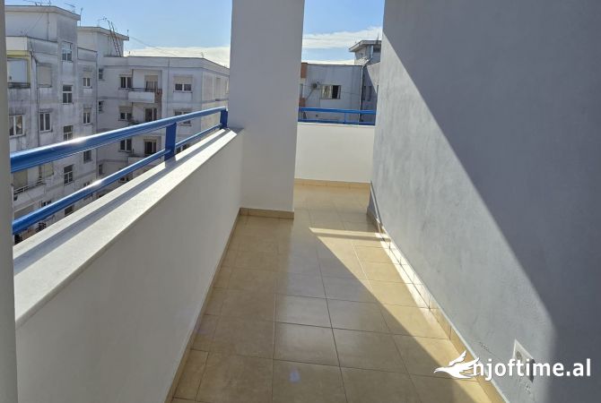 Shtepi ne shitje Apartament ne Tirane, 2+1, Mobilimi Bosh, pa mobiluar, Pagesa 108,000  Euro.