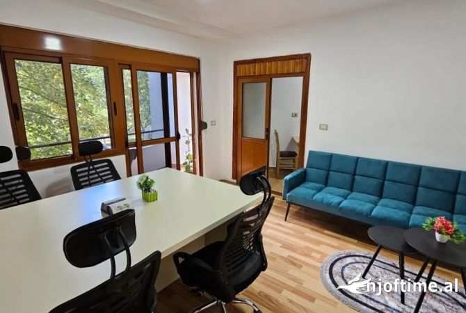 Ambient biznesi me qera 3+1 ne Tirane - 899 Euro