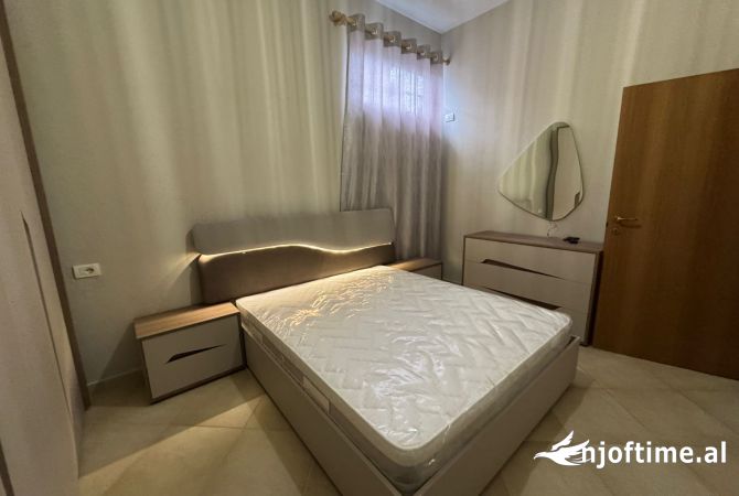 Shtepi me qera Apartament ne Tirane, 2+1, Mobilimi E mobiluar, Pagesa 400  Euro.