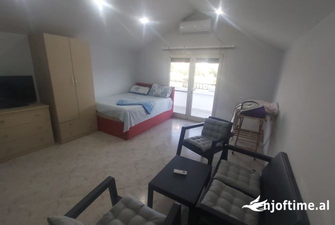 Shtepi me qera Apartament ne Tirane, 2+1, Mobilimi E mobiluar, Pagesa 650  Euro.