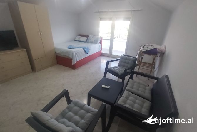 Shtepi me qera Apartament ne Tirane, 2+1, Mobilimi E mobiluar, Pagesa 650  Euro.