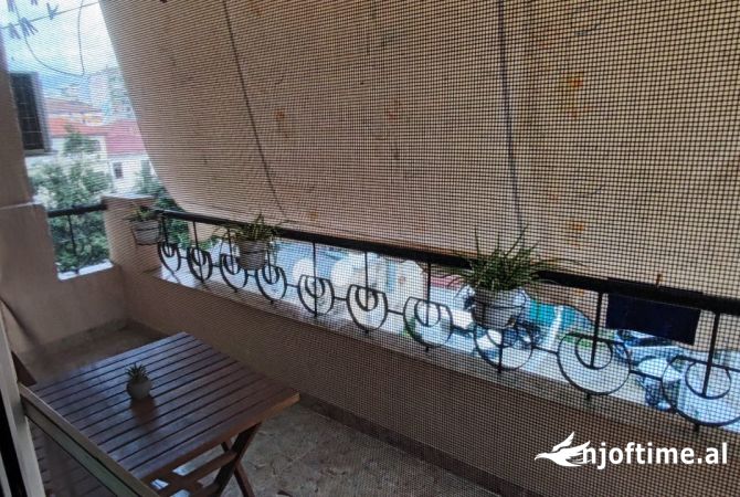 Shtepi me qera Apartament ne Tirane, 1+1, Mobilimi E mobiluar, Pagesa 500  Euro.