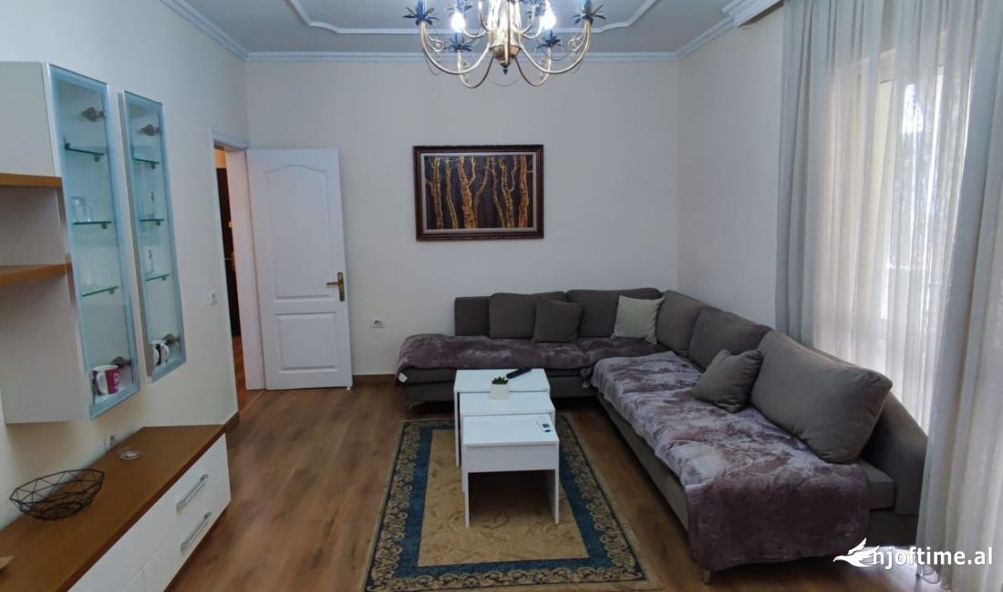 Shtepi me qera Apartament ne Tirane, 2+1, Mobilimi E mobiluar, Pagesa 600  Euro.