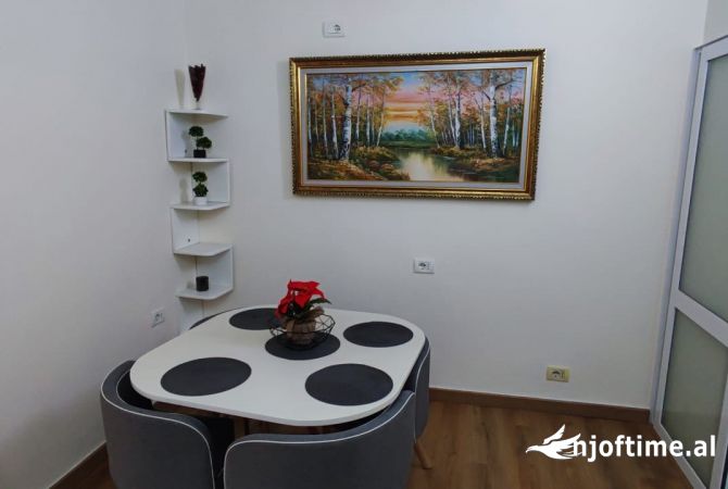 Shtepi me qera Apartament ne Tirane, 2+1, Mobilimi E mobiluar, Pagesa 600  Euro.