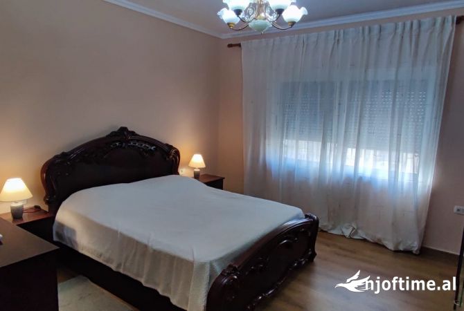 Shtepi me qera Apartament ne Tirane, 2+1, Mobilimi E mobiluar, Pagesa 600  Euro.