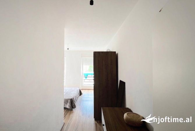 Shtepi ne shitje Apartament ne Tirane, 1+1, Mobilimi Bosh, pa mobiluar, Pagesa 145,000  Euro.