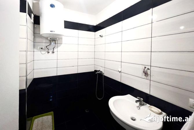 Shtepi ne shitje Apartament ne Tirane, 1+1, Mobilimi Bosh, pa mobiluar, Pagesa 145,000  Euro.