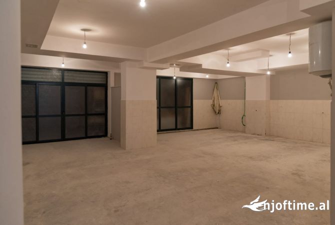 Ambient biznesi me qera 3+1 ne Tirane - 650 Euro