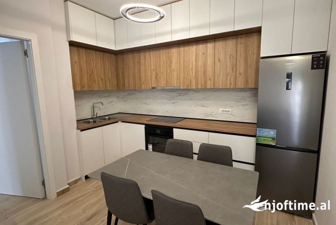Shtepi me qera Apartament ne Tirane, 2+1, Mobilimi E mobiluar, Pagesa 700  Euro.