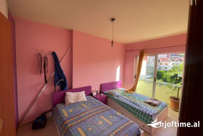 Shtepi ne shitje Apartament ne Tirane, 2+1, Mobilimi E mobiluar, Pagesa 120,000  Euro.