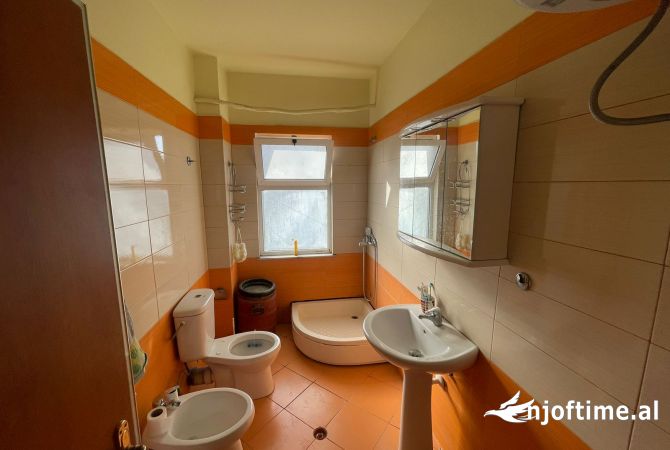 Shtepi ne shitje Apartament ne Tirane, 2+1, Mobilimi E mobiluar, Pagesa 120,000  Euro.