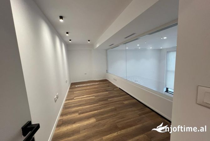 Shtepi ne shitje Duplex(shtepi me 2 kate) ne Tirane, 2+1, Mobilimi Bosh, pa mobiluar, Pagesa 280,000  Euro.