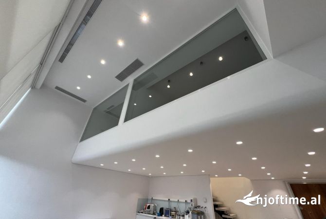 Shtepi ne shitje Duplex(shtepi me 2 kate) ne Tirane, 2+1, Mobilimi Bosh, pa mobiluar, Pagesa 280,000  Euro.