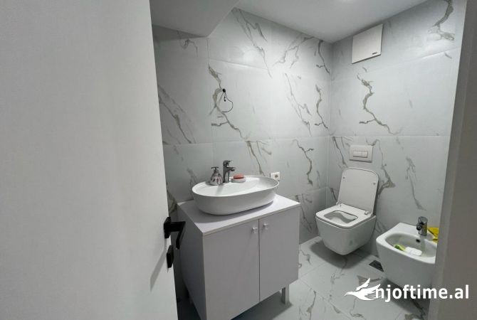 Shtepi ne shitje Duplex(shtepi me 2 kate) ne Tirane, 2+1, Mobilimi Bosh, pa mobiluar, Pagesa 280,000  Euro.