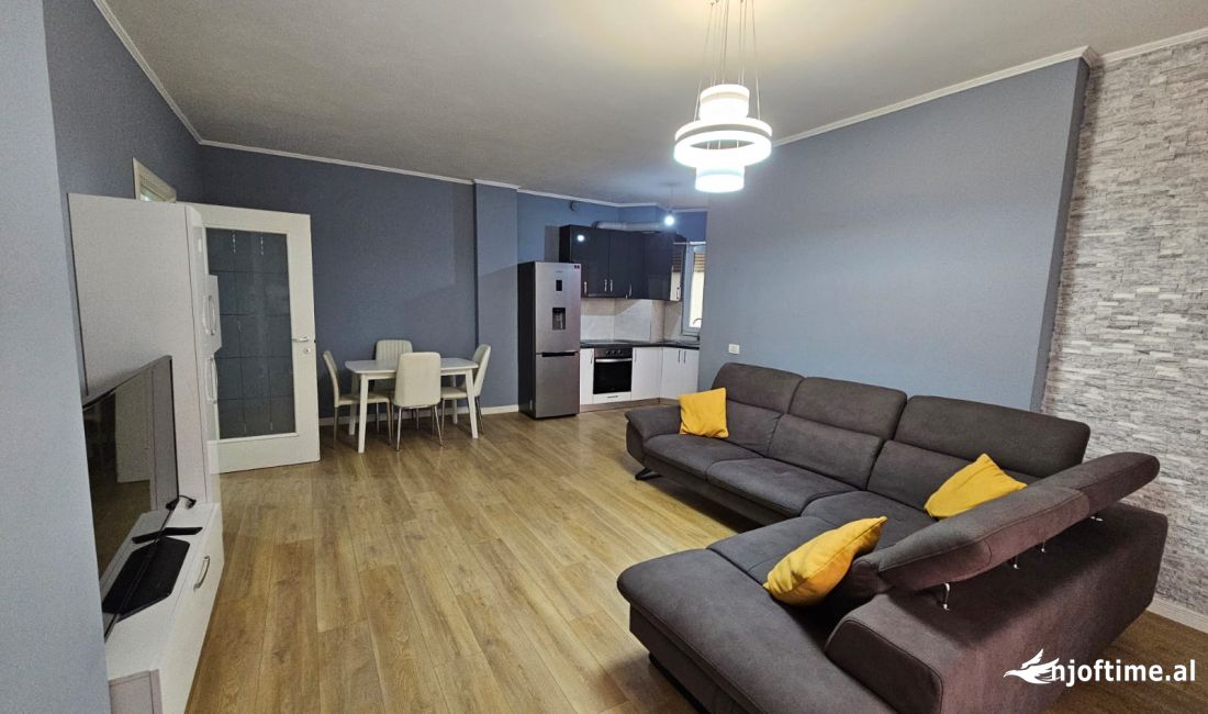 Shtepi ne shitje Apartament ne Tirane, 3+1, Mobilimi E mobiluar, Pagesa 250,000  Euro.