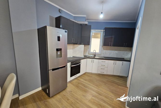 Shtepi ne shitje Apartament ne Tirane, 3+1, Mobilimi E mobiluar, Pagesa 250,000  Euro.