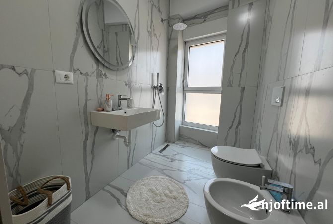 Shtepi me qera Apartament ne Tirane, 2+1, Mobilimi E mobiluar, Pagesa 500  Euro.