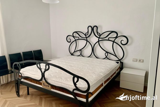 Shtepi me qera Apartament ne Tirane, 1+1, Mobilimi E mobiluar, Pagesa 650  Euro.