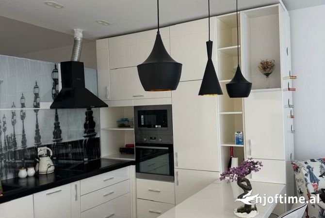 Apartament 2+1 per qira, Rruga Peti