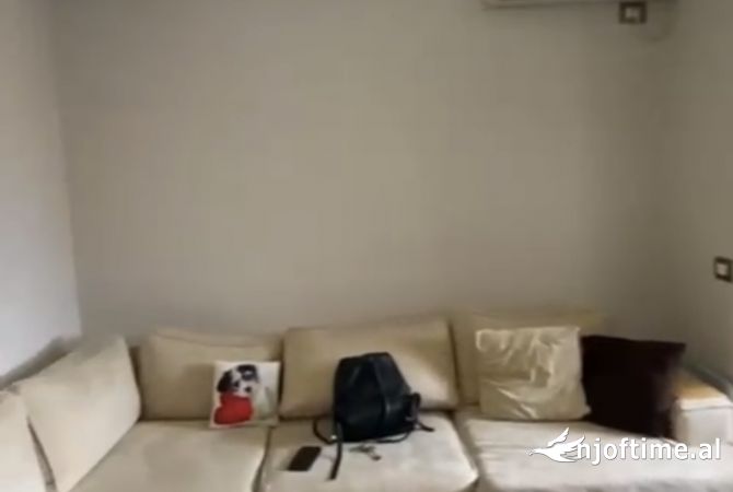 Shtepi me qera Apartament ne Tirane, 2+1, Mobilimi E mobiluar, Pagesa 700  Euro.