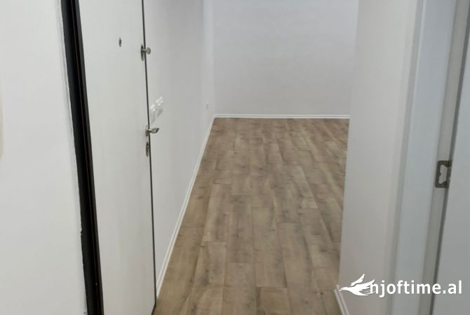 Shtepi ne shitje Apartament ne Tirane, 1+1, Mobilimi Bosh, pa mobiluar, Pagesa 135,000  Euro.