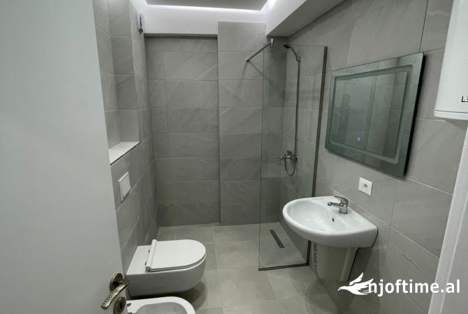 Shtepi ne shitje Apartament ne Tirane, 1+1, Mobilimi Bosh, pa mobiluar, Pagesa 135,000  Euro.