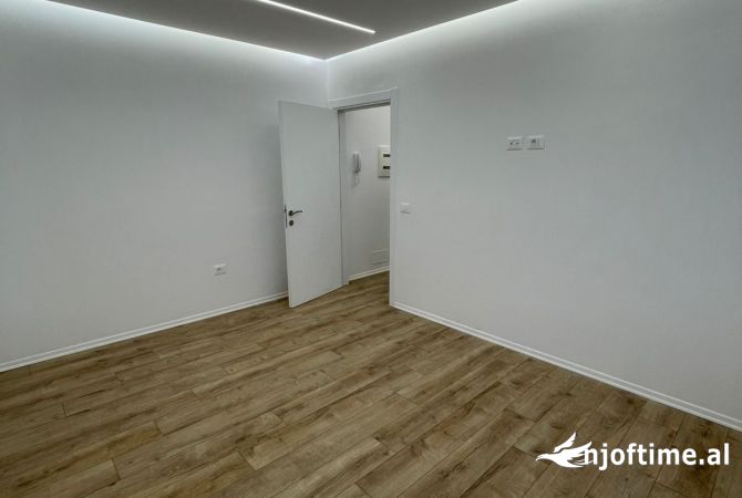 Shtepi ne shitje Apartament ne Tirane, 1+1, Mobilimi Bosh, pa mobiluar, Pagesa 135,000  Euro.