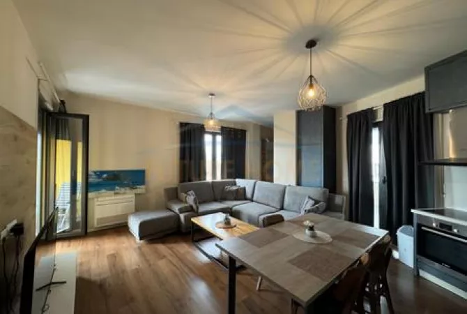 Shtepi me qera Apartament ne Tirane, 2+1, Mobilimi E mobiluar, Pagesa 800  Euro.