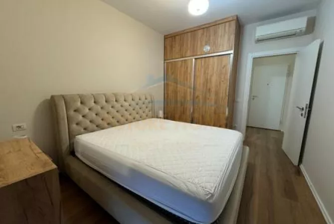 Shtepi me qera Apartament ne Tirane, 2+1, Mobilimi E mobiluar, Pagesa 800  Euro.
