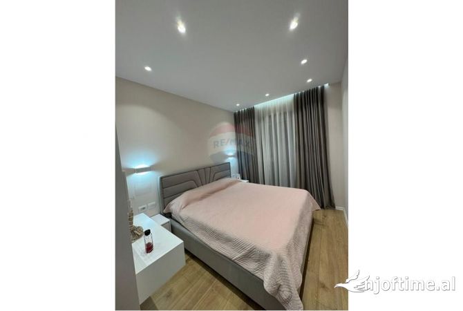 Shtepi me qera 2+1 ne Tirane - 800 Euro