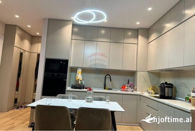 Shtepi me qera 2+1 ne Tirane - 800 Euro