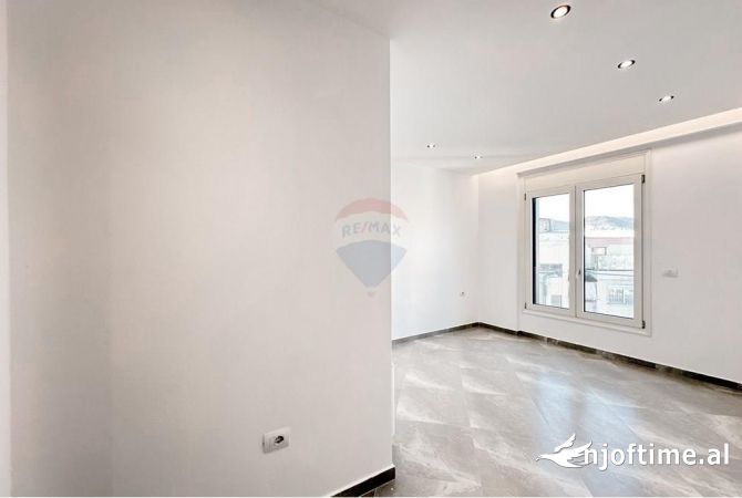 Shtepi ne shitje Apartament ne Tirane, 3+1, Mobilimi Pjeserisht e mobiluar, Pagesa 505,000  Euro.