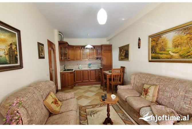 Shtepi me qera 2+1 ne Tirane - 600 Euro