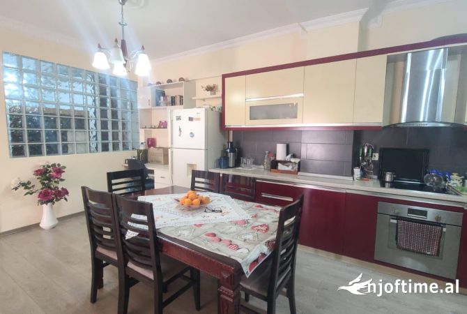 Shtepi me qera 2+1 ne Tirane - 60,000 Leke