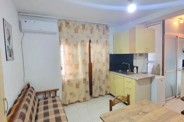 Shtepi me qera Apartament ne Tirane, Garsoniere, Mobilimi E mobiluar, Pagesa 28,000  Leke.