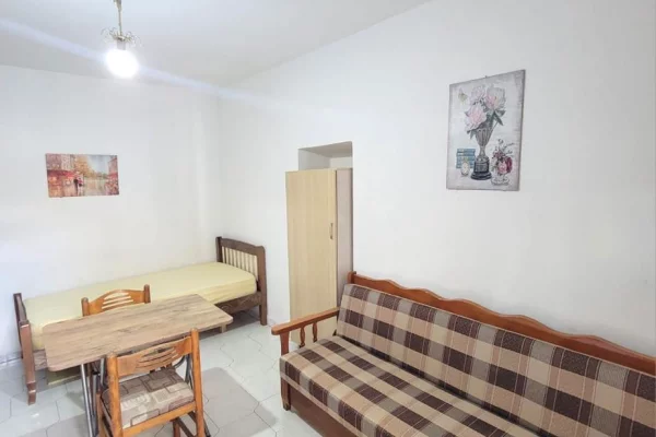Shtepi me qera Apartament ne Tirane, Garsoniere, Mobilimi E mobiluar, Pagesa 28,000  Leke.