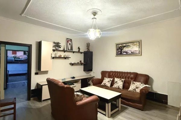 Shtepi me qera Shtepi Private ne Tirane, 2+1, Mobilimi E mobiluar, Pagesa 4,000  Euro.