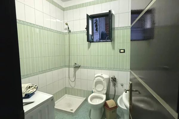 Shtepi me qera Shtepi Private ne Tirane, 2+1, Mobilimi E mobiluar, Pagesa 4,000  Euro.