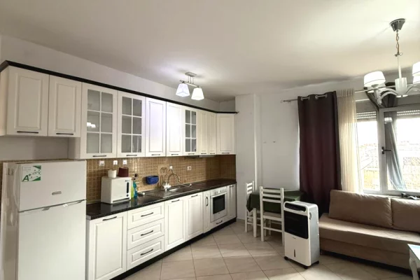 Appartamento in affitto a Tirana 3+1, Arredato