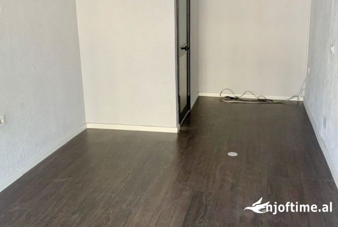 Ambient biznesi me qera 1+1 ne Tirane - 250 Euro