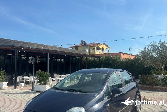 Cars for sale in Durres - 2,500 Euro