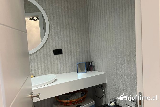 Shtepi me qera 2+1 ne Tirane - 1,200 Euro