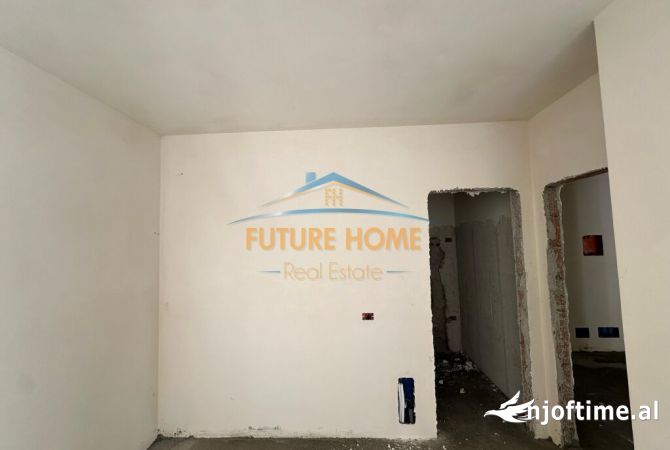 Shtepi ne shitje Apartament ne Tirane, 2+1, Mobilimi Bosh, pa mobiluar, Pagesa 93,000  Euro.