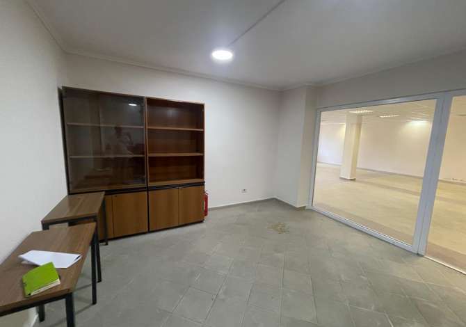 Ambient zyre per qira 50.000 ALL Rruga e Elbasanit/Asim Vokshi